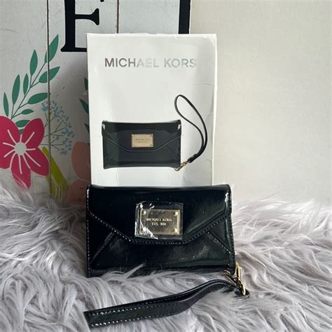 michael kors iphone 4 4s 3gs wristlet wallet clutch|Michael Kors wallet clutch for Iphone 4 and 4s. .